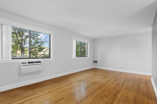 Photo - 7545 N Winchester Ave Unit 303
