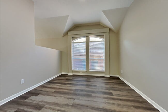 Photo - 70 N Creekmist Pl