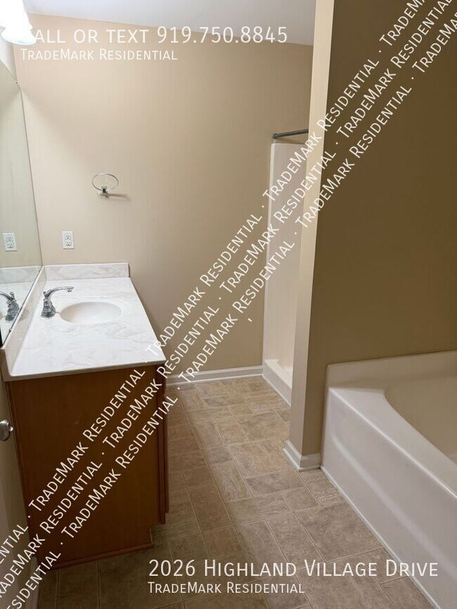 Photo - 2026 Highland Village Dr