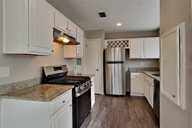 Photo - 2010 Creekshire Dr