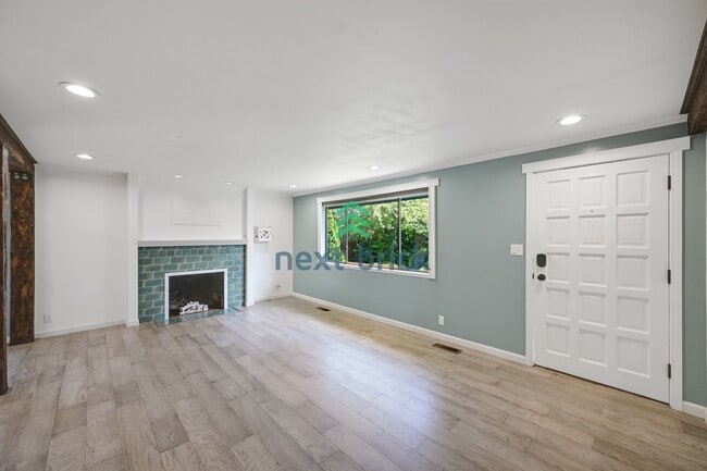 Charming 3-Bed, 2-Bath Remodeled Home in Prime Edmonds Location!