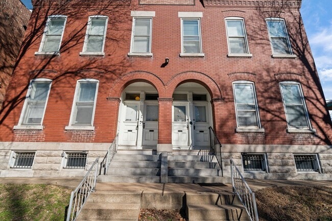 Photo - Extremely Spacious and Bright 2-Bedroom Apartment on Cherokee Street Unit 2913 Cherokee 1FL