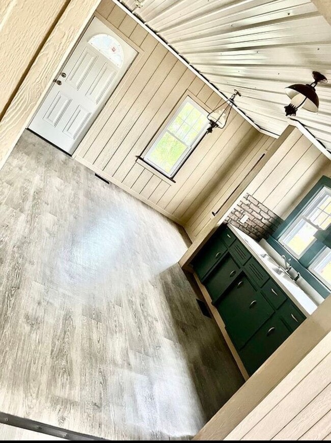 Photo - Spacious 3 Bed, 2 Bath Home with Basement, Garage & Large Yard in Cave City!