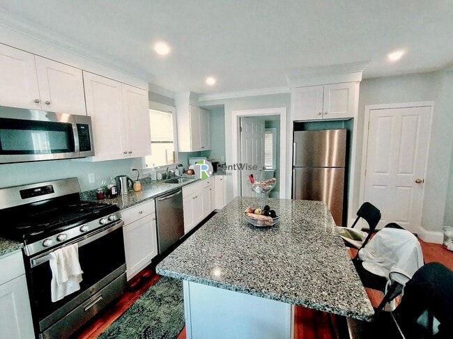 Building Photo - 93 Winthrop St Rental