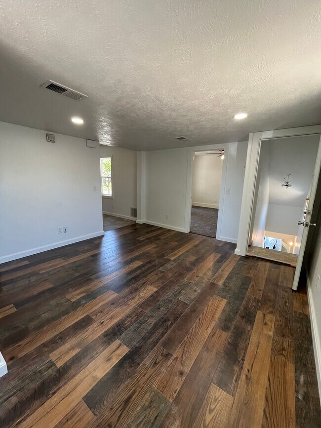 Photo - Recently Updated 2 Bed/1 Bath Upper Level Duplex Near Downtown!