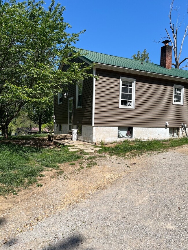Photo - 335 W Maple St