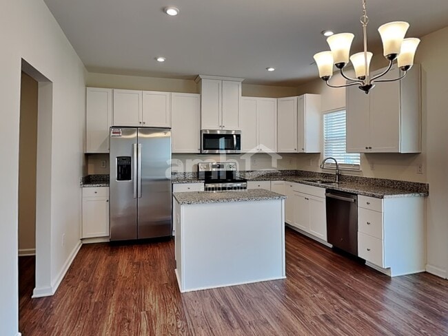 Photo - 553 Larragan Dr