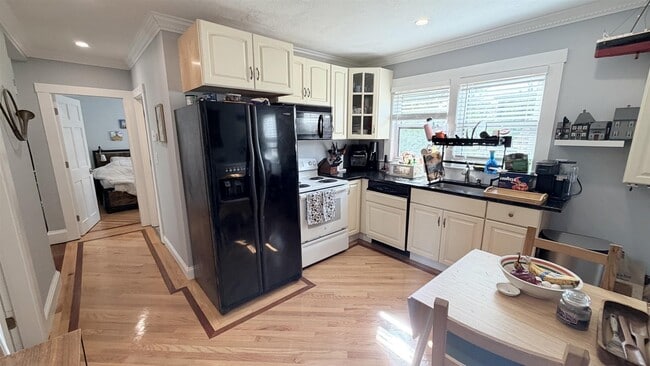 Building Photo - 107 Perkins St Unit 2F