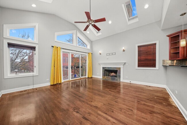 Photo - 2430 W Iowa St Unit 3