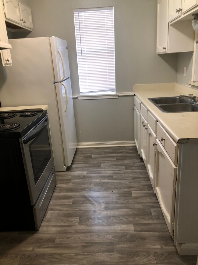 Photo - 304 Loire Ave