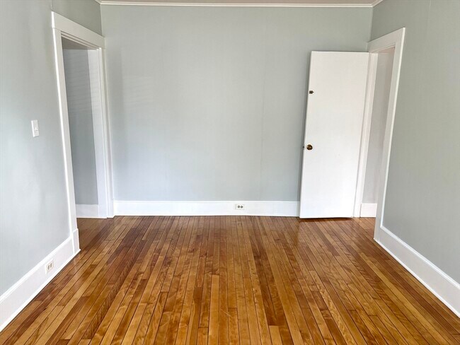 208 Irving St Unit 1L