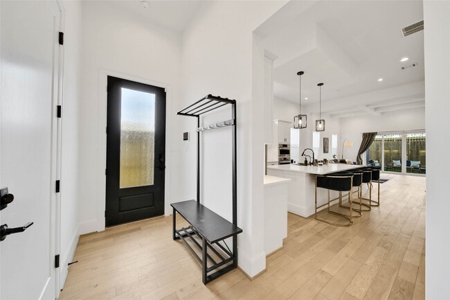 Photo - 1306 Laird St