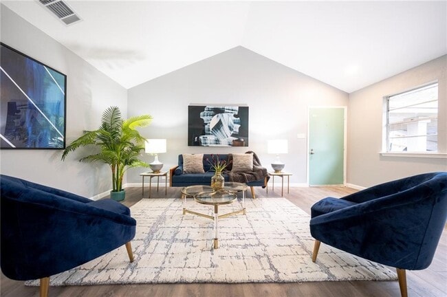 Photo - 102 Nicole Cove