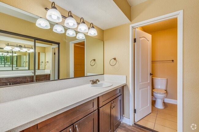 2 BR, 2 BA (Winthrop) - 960 SF