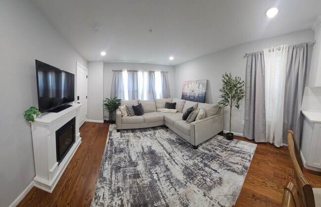 Photo - 320 Grove St Unit 1