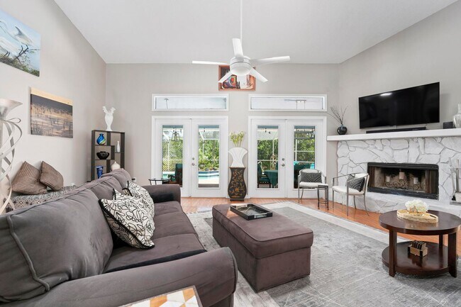 Photo - ** STUNNING 4 BEDROOM 2 FULL BATH/ 2 HALF ...