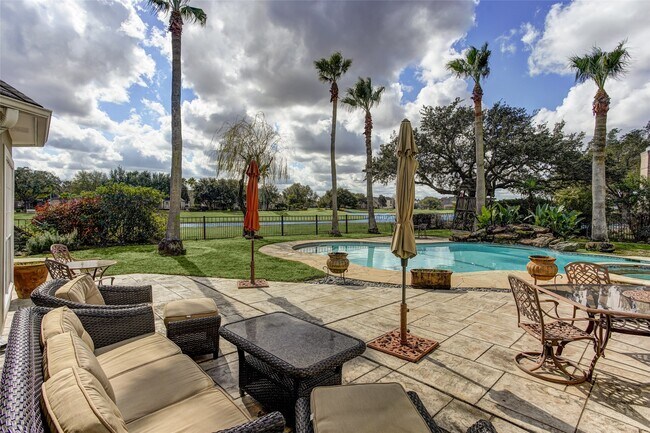 Photo - 13703 Lakeshore Way Cove