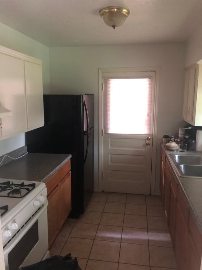 Building Photo - 4310 Holt St Rental