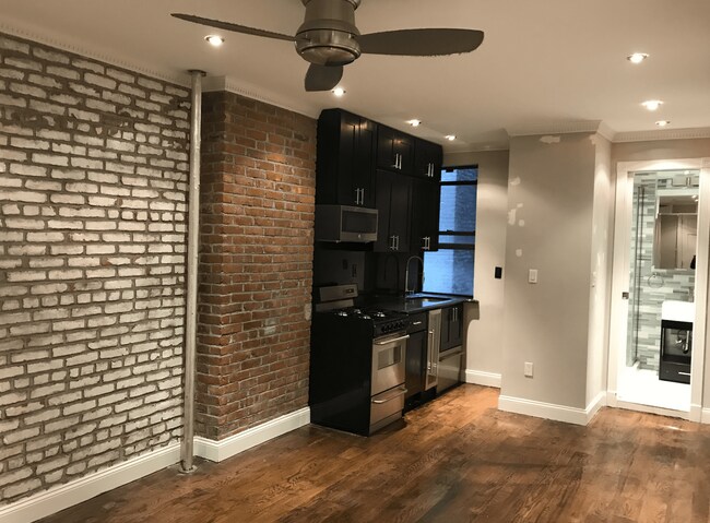 Photo - 436 W 52nd St Unit APT 6C