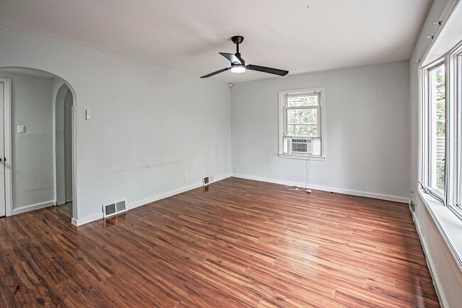 Photo - 16 W Linden Ave