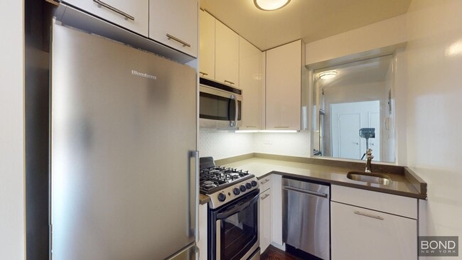 Photo - 220 E 63rd St Unit 6M