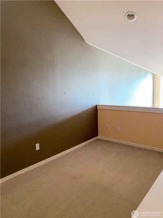 Photo - 2bd/1.75ba Redmond Townhome
