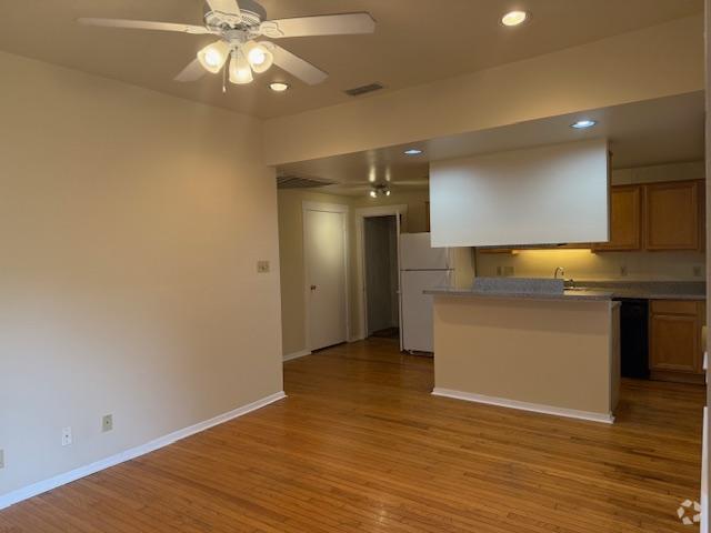 Building Photo - 400 W Lynwood Ave Rental