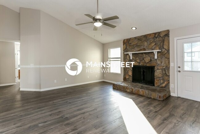 Photo - 3 Bedroom Pet-Friendly Home in MIDDLEBURG, FL with Main Street Renewal