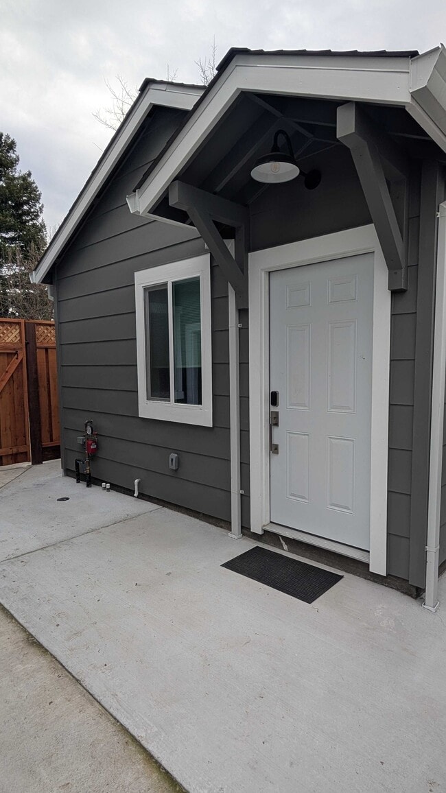 Building Photo - 1725 Spur Ridge Ln