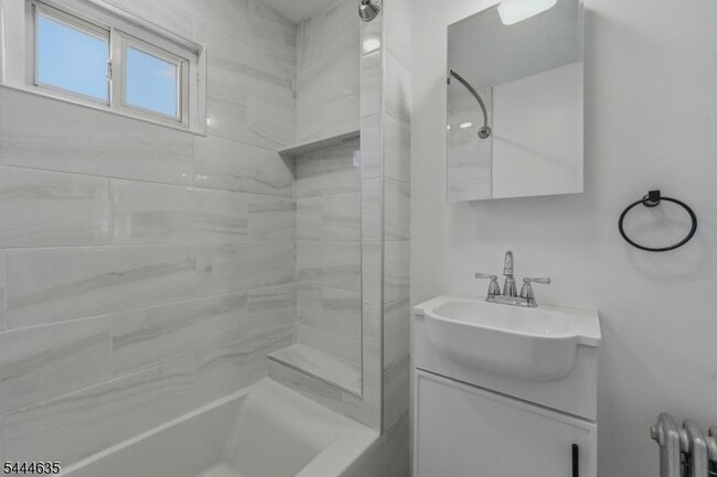 Photo - 18 John St Unit 2