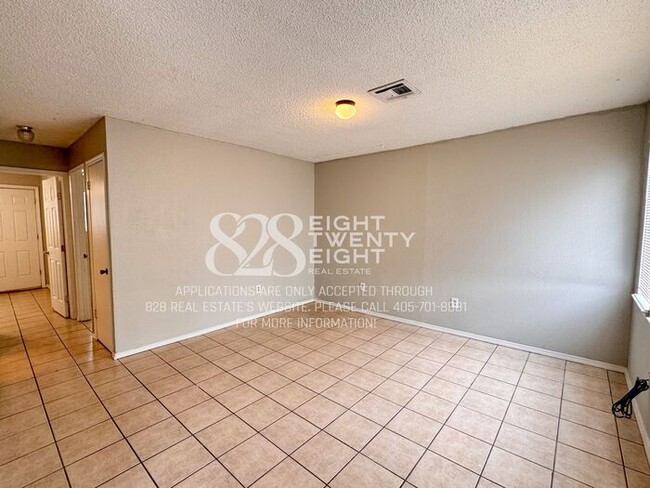 Photo - *NOW AVAILABLE!* 2 Bed/1 Bath Tri-plex Home in Noble