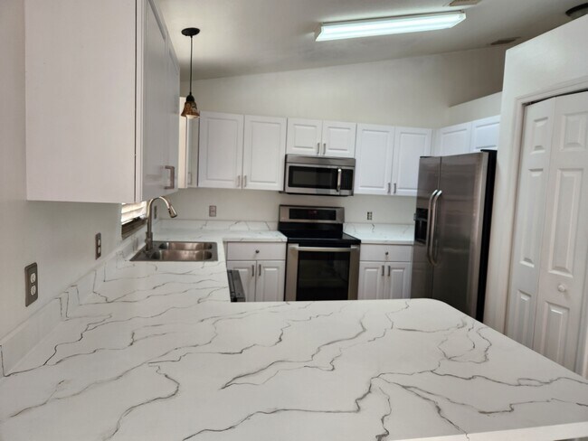 Cocina renovada - 7846 100th Ave