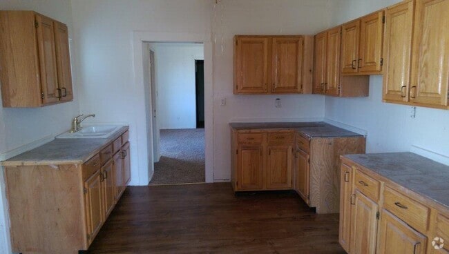 Building Photo - 2 bed 1 bath home for rent near 59th betwe...