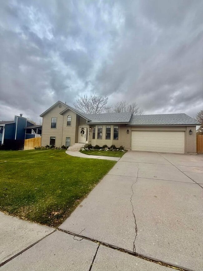 Photo - Updated Highland Area Home for Rent