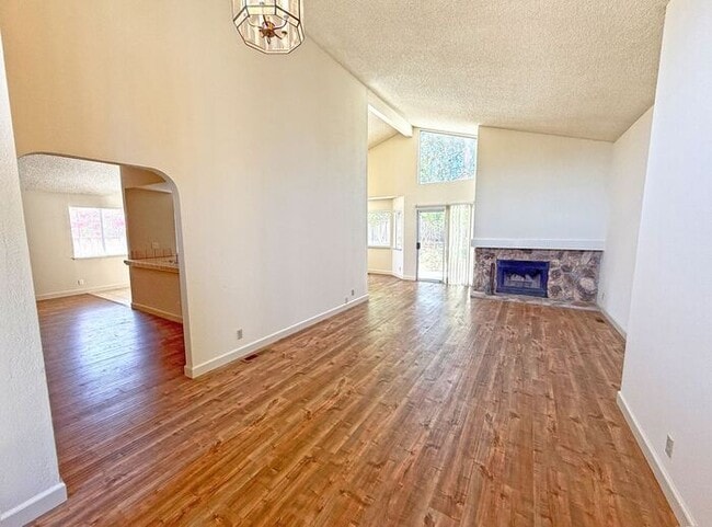Photo - Single Story Evergreen Home at the Middle of a Cul-De-Sac!