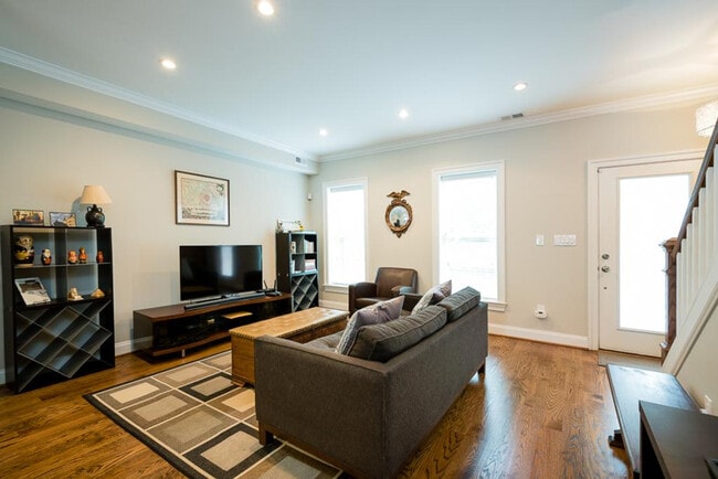Photo - 713 Florida Ave NE Unidad SI ID1587671P