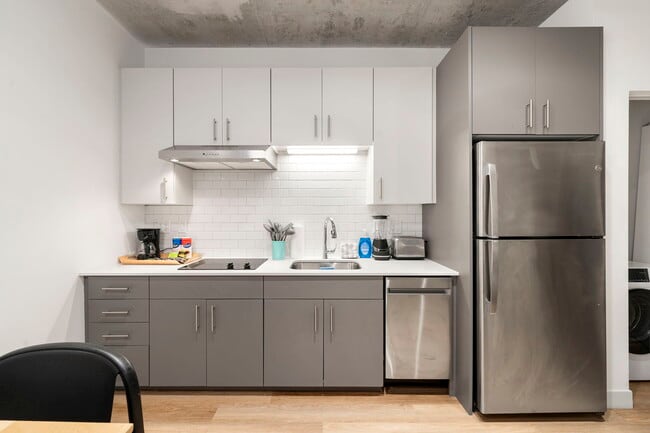 Photo - Cozy Studio Suite, Steps from River North & Shops