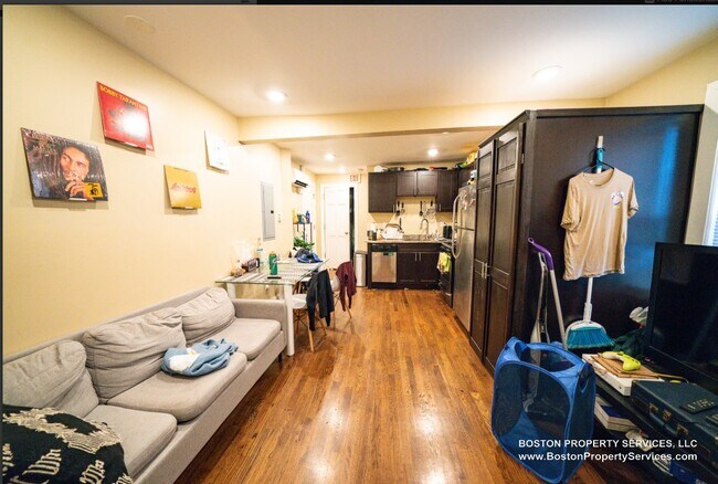 Building Photo - 4 Burke St Unit 1