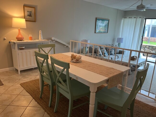 Building Photo - 1555 Tarpon Center Dr Unit Bahia Vista