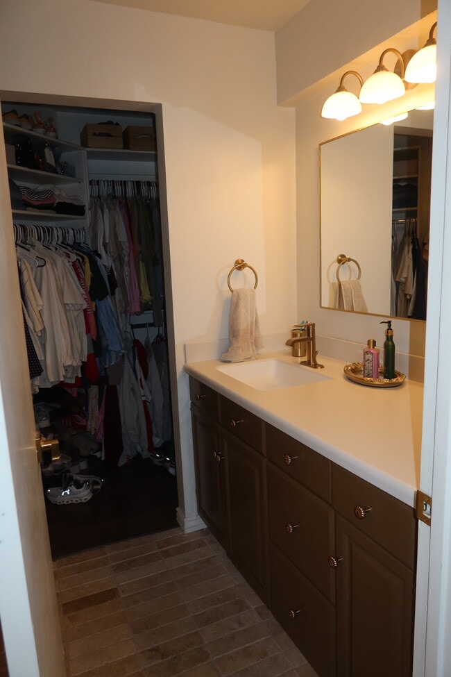 Photo - 4327 N 28th St Unit 208