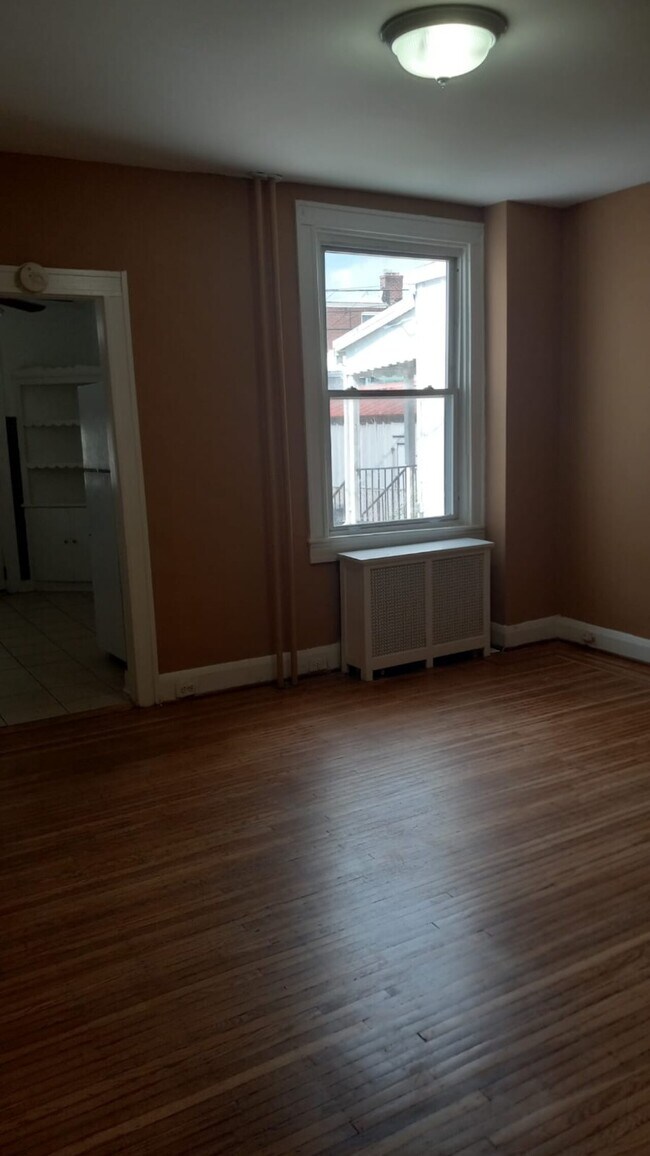 Photo - 3237 Kenyon Avenue