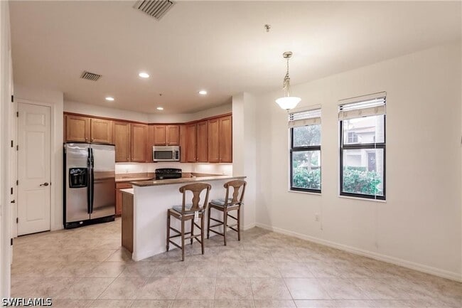 Photo - 1375 Artesia Dr E