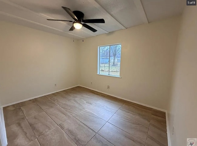 Photo - 2405 Mamie Dr