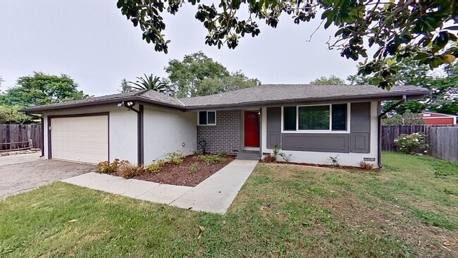 Spacious 4 Bedroom/2 Bathroom home plus Of... - Spacious 4 Bedroom/2 Bathroom home plus Of...