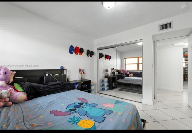 Building Photo - 1800 W 54th St Unit 109