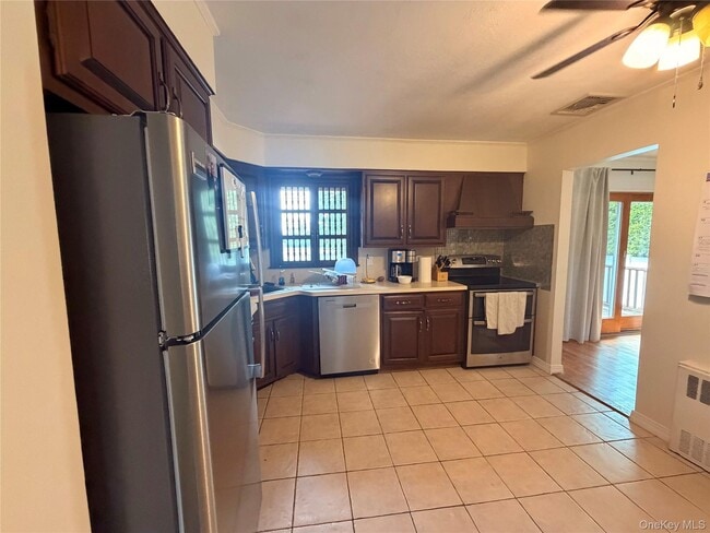 Photo - 748 Leslie Ln