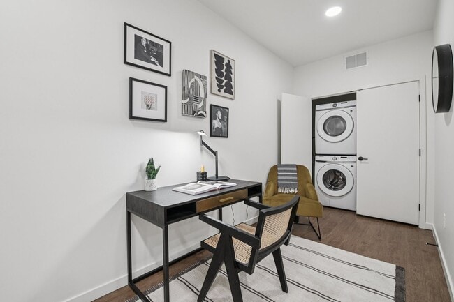 Photo - akin Tennyson