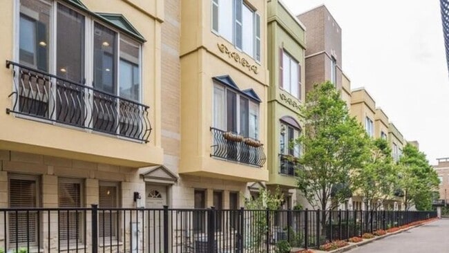 Building Photo - 909 W Ohio St