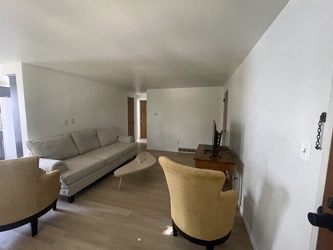 Photo - 1091 Gillingham Rd