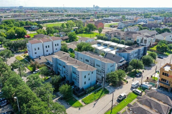 Photo - 2105 Hadley St